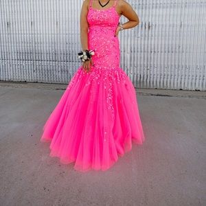 Formal dress only worn for a couple hours.